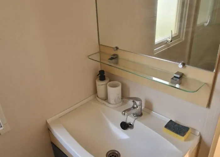 Mobil-home Avec Grande Terrasse Camping *